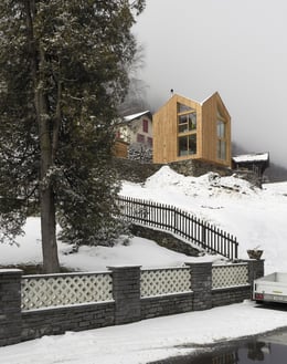 SWISSHOUSE XXXV, a tiny timber house in the Swiss Alps