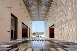 Mosque of the Late Mohamed Abdulkhaliq Gargash - Dabbagh Architects | © Gerry O’Leary, courtesy of Dabbagh Architects