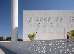 Mosque of the Late Mohamed Abdulkhaliq Gargash - Dabbagh Architects | © Gerry O’Leary, courtesy of Dabbagh Architects