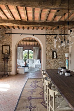 Hotel Paradis Agricole | © Filippo Bamberghi, courtesy Point3architecture | L’interior design è tutto giocato sull’inserimento di pezzi di design vintage e moderni all’interno di un ambiente che riprende i materiali della tradizione e cattura i colori del paesaggio della Versilia.