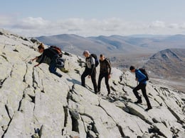 L’escursione al monte Snøhetta nel 2024 | © OiOiOi, courtesy Snøhetta