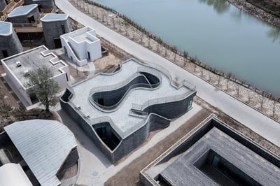 Curvilinear-Courtyard Guest House, inspired by rivers and lakes in rural areas in southern China