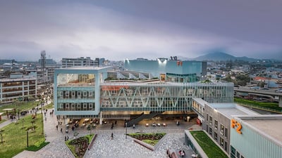 Universidad de Lima Recreation, Wellness, and Student Life Center, highly-active, interconnected indoor and outdoor environments