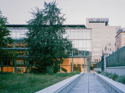 LUXOTTICA HEADQUARTERS,  a façade with a high-tech double skin
