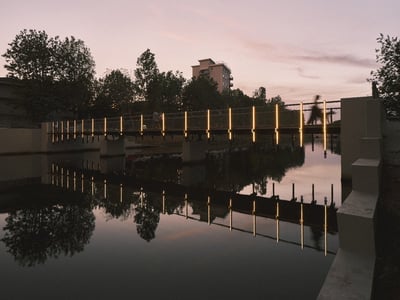Weightless, a new pedestrian and cycle bridge over the saltwater canal Vena Mazzarini