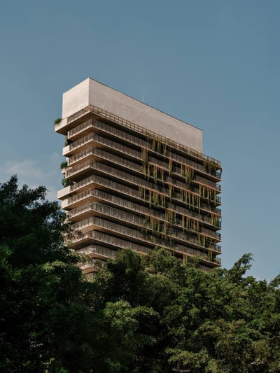 The Ibaté building establishes a permeable dialogue with the city of São Paulo
