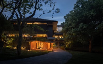 Ruyuan Restaurant in Hangzhou Botanical Garden: a space rooted in the surrounding nature