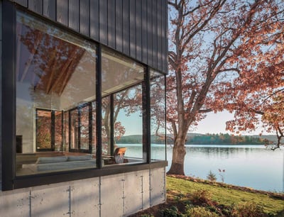 Copake Lake House, una casa che si libra sul lago vicino a New York