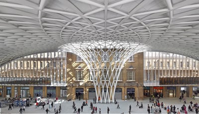 King’s Cross Station: Una storica stazione londinese rinasce sotto un atrio svettante