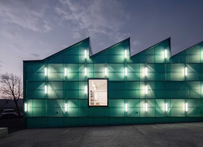 Noivoiloro: architecture with a stripped-back look for a community facility