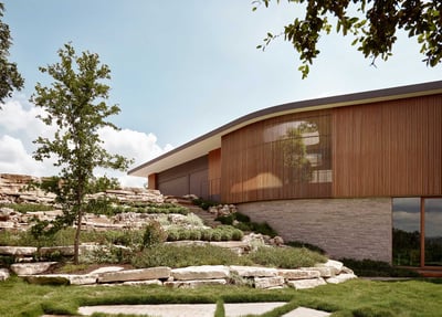 City Park Residence: A Design Oasis that Harmonizes with the Landscape