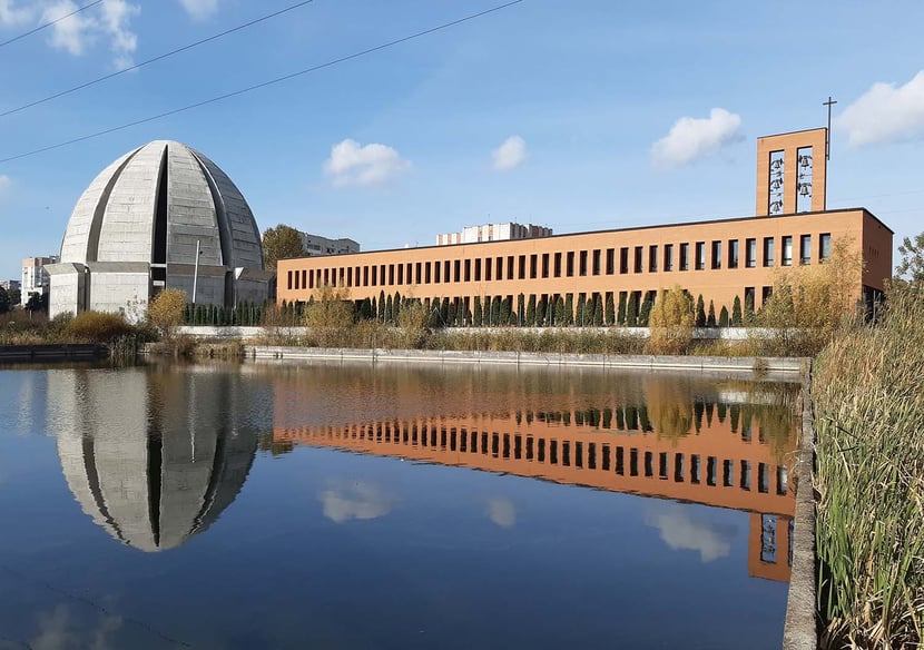 ostruzione chiesa della Divina Provvidenza Leopoli non si ferma con la guerra