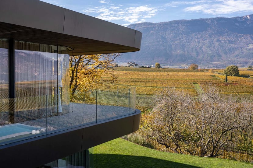Villa EB reborn in Bolzano, monovolume architecture