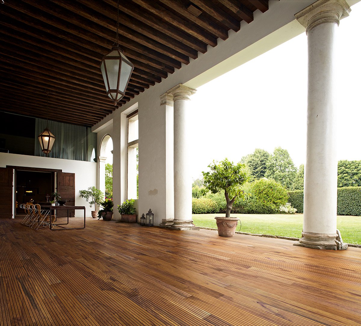 The Warmth of a Wooden Floor for Outdoor Living