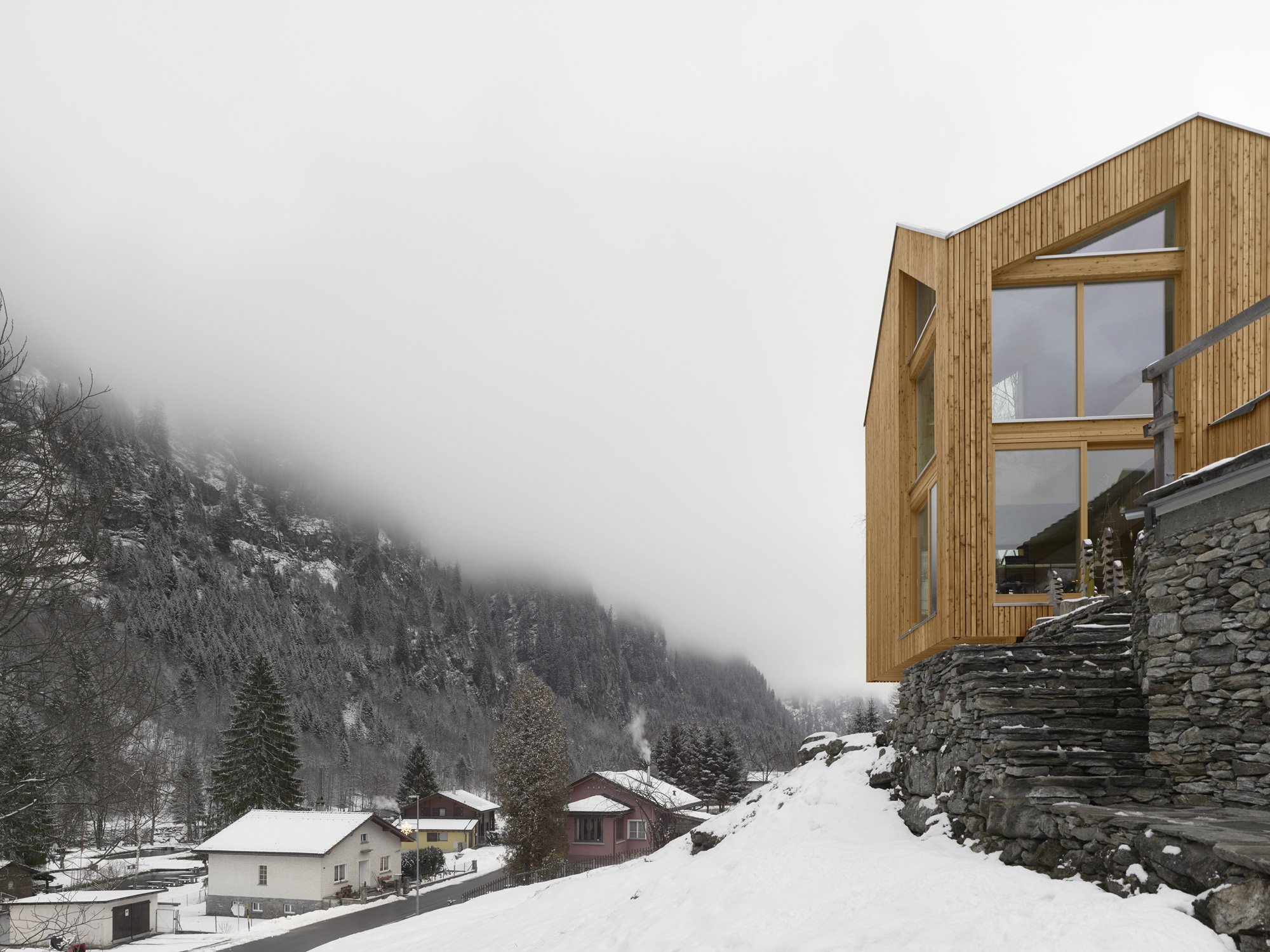 SWISSHOUSE XXXV, una tiny house di legno sulle alpi svizzere