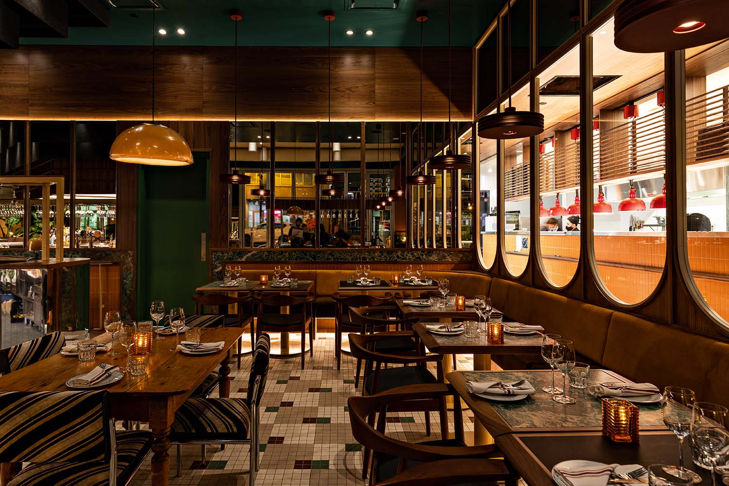 Tiramisu Restaurant - © David Dworkind, courtesy Ménard Dworkind architecture & design (MRDK) | The interior of the Tiramisu restaurant in Montréal’s Chinatown updates the atmosphere of a 1960s Italian eatery to a contemporary, international setting.