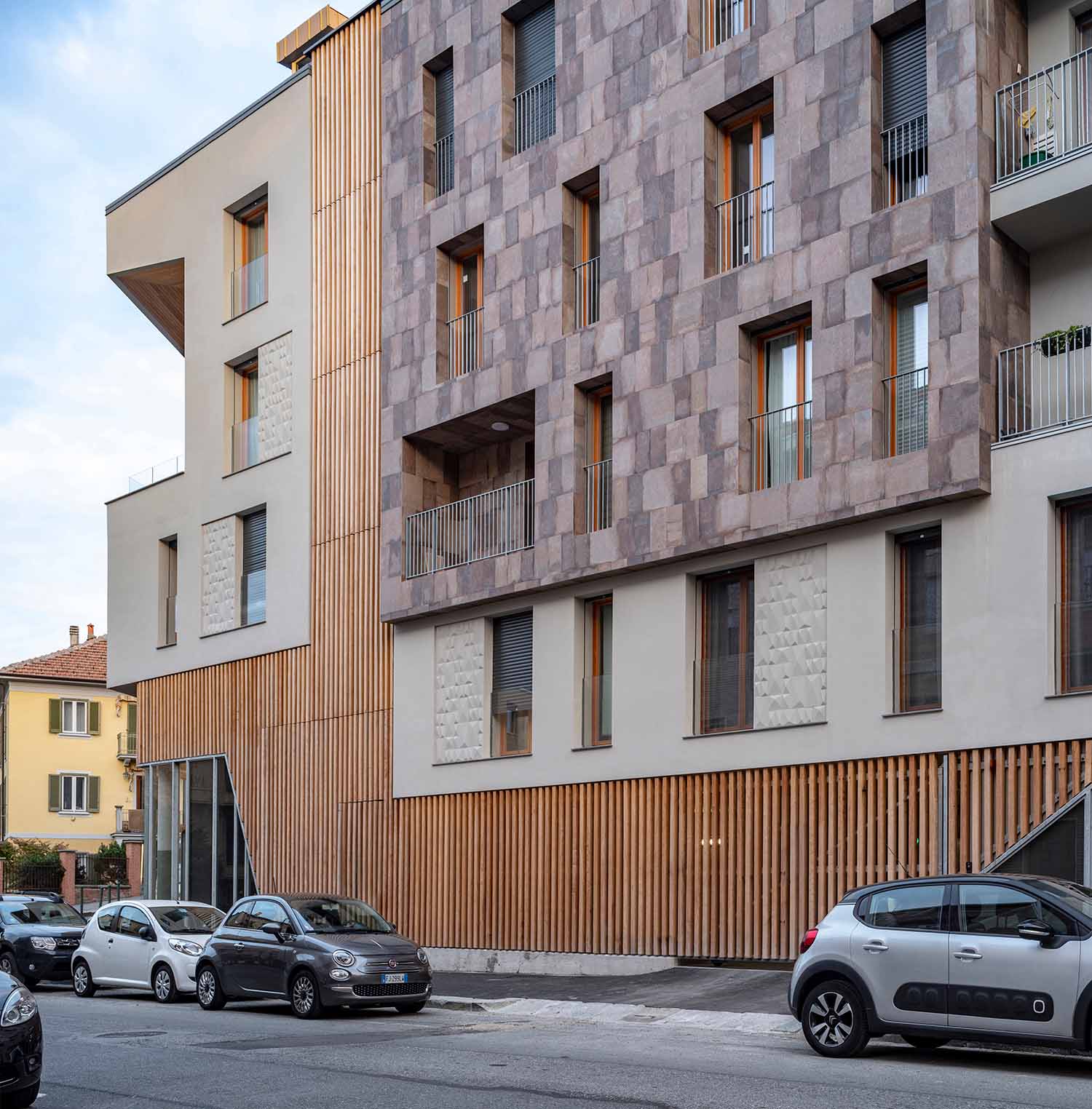 Lomellina, una casa su palafitta a Torino | © Fabio Oggero, courtesy of +Studio Architetti | Filippo Orlando