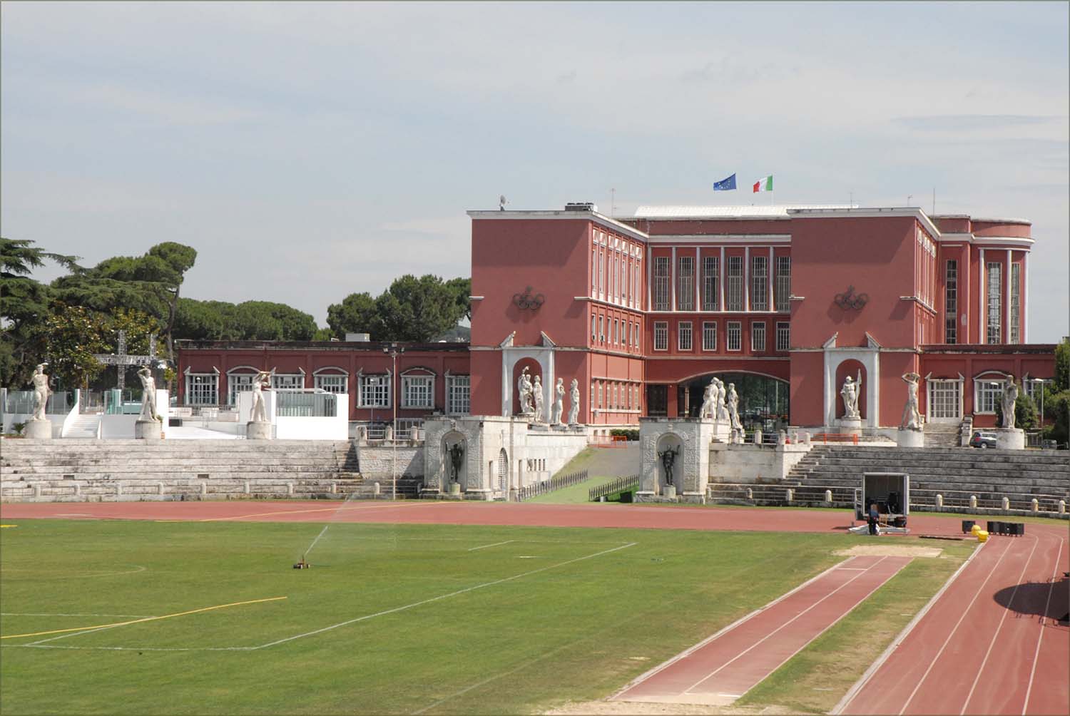 Foro Italico - Stadio dei Marmi Photo by Jean-Pierre Dalbéra / Wikimedia Commons, License CC Attribution 2.0 Generic (CC BY 2.0)
