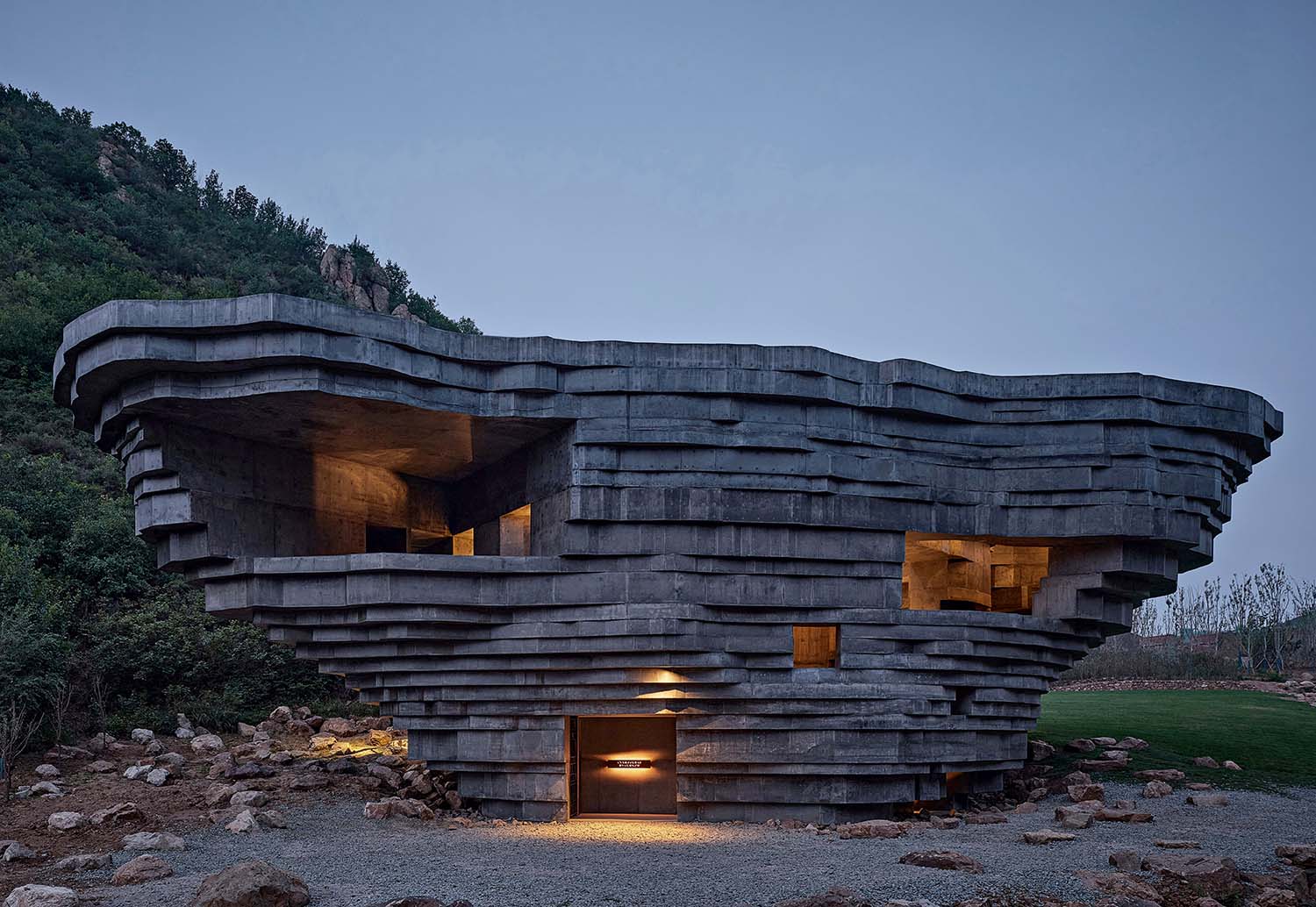 Chapel of Sound, sala concerti, Chengde, Hebei, Cina, 2021 © Jonathan Leijonhufvud