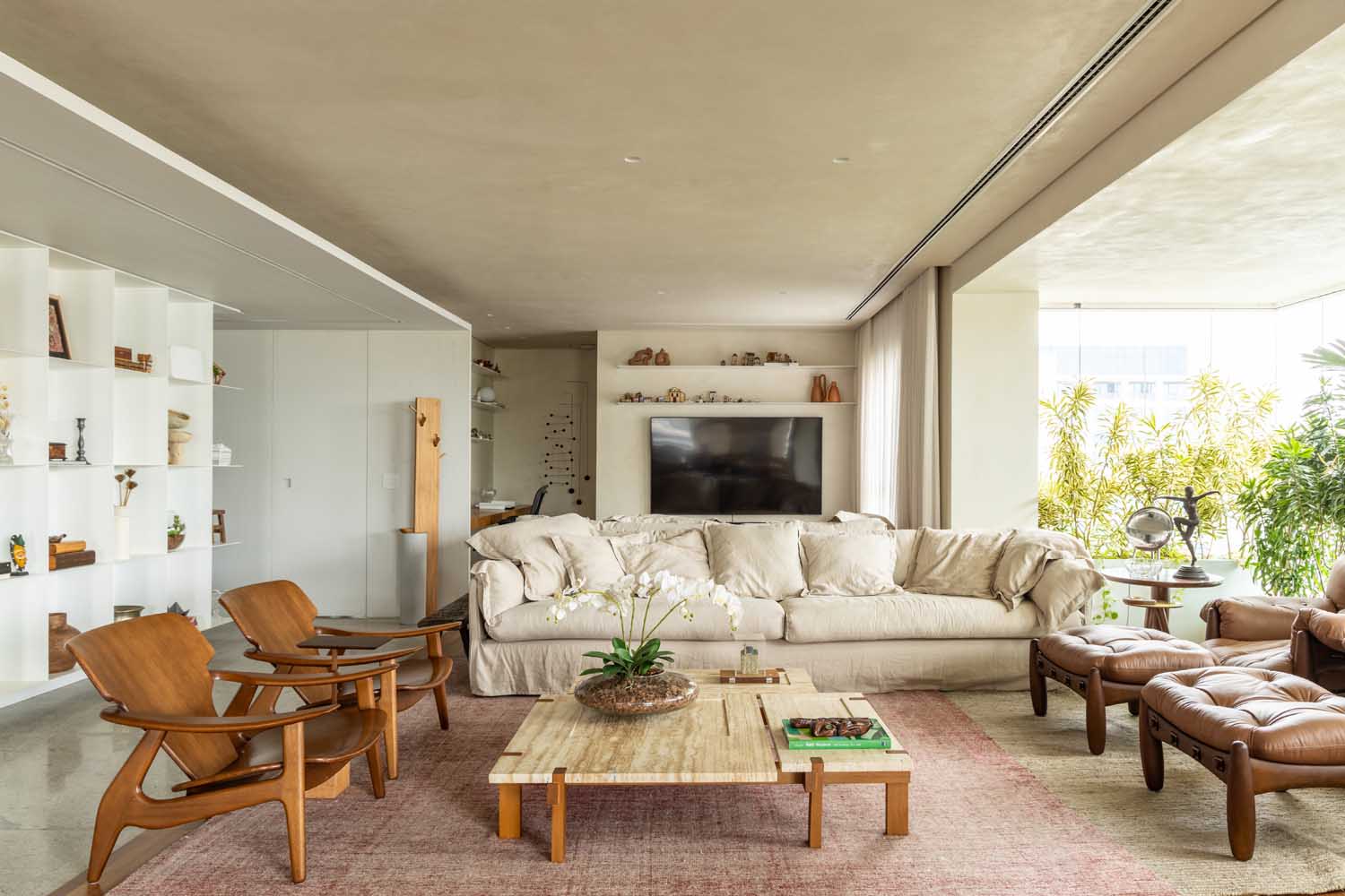 Ferraz's Apartment ©Pedro Ocanhas, courtesy of FGMF